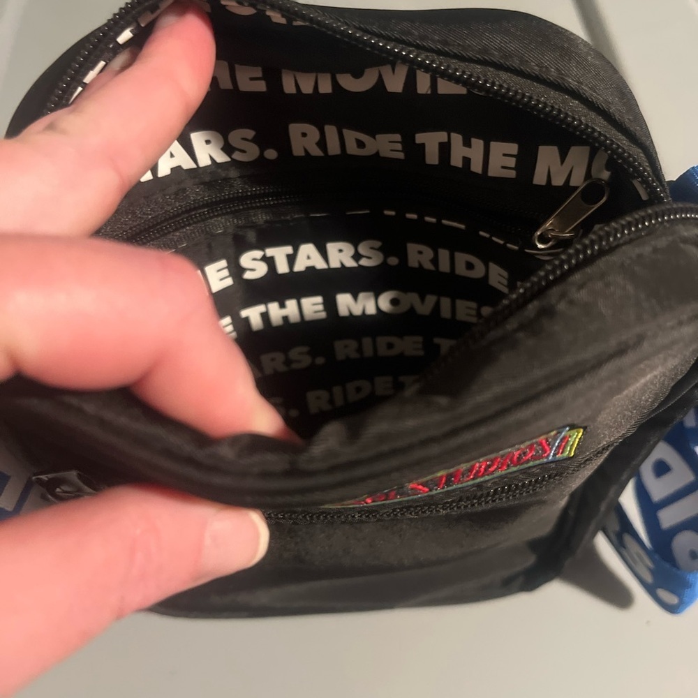 Universal studio vintage crossbody bag purse - Picture 4 of 7